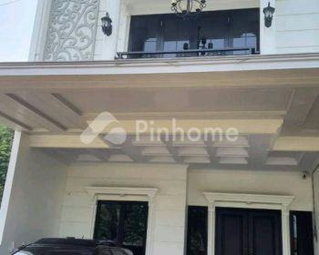 Dijual Rumah Cantik Furnished 3 Lantai di Jagakarsa